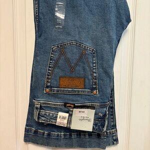 Wrangler Women’s Relaxed Fit Bootcut Jeans